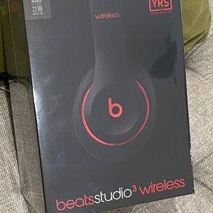 Beats studio 3 wireless black and red headphones